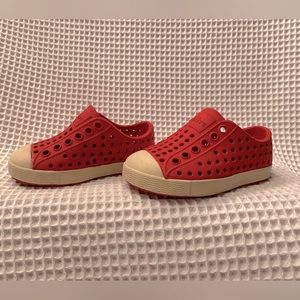 Native Kids Shoes Red Size 4